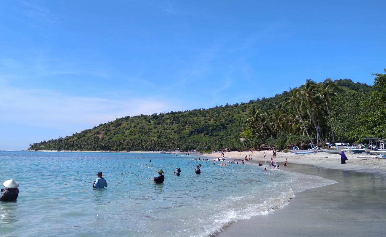 Photo de Pandanan beach avec sable lumineux de surface