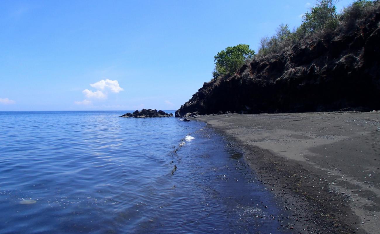 Photo de Wisata Pantai Tekalok avec sable brun de surface