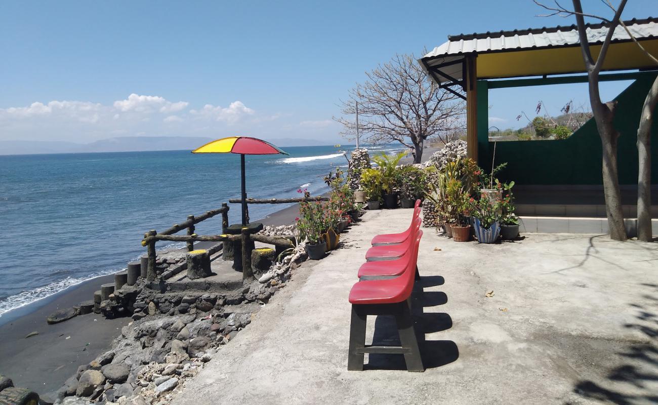 Photo de Angkringan Kayangan Beach avec sable brun de surface