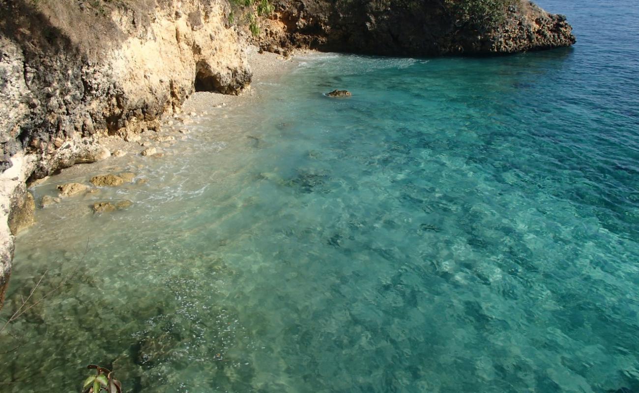 Photo de Tanjung Sabui avec sable beige & pierres de surface