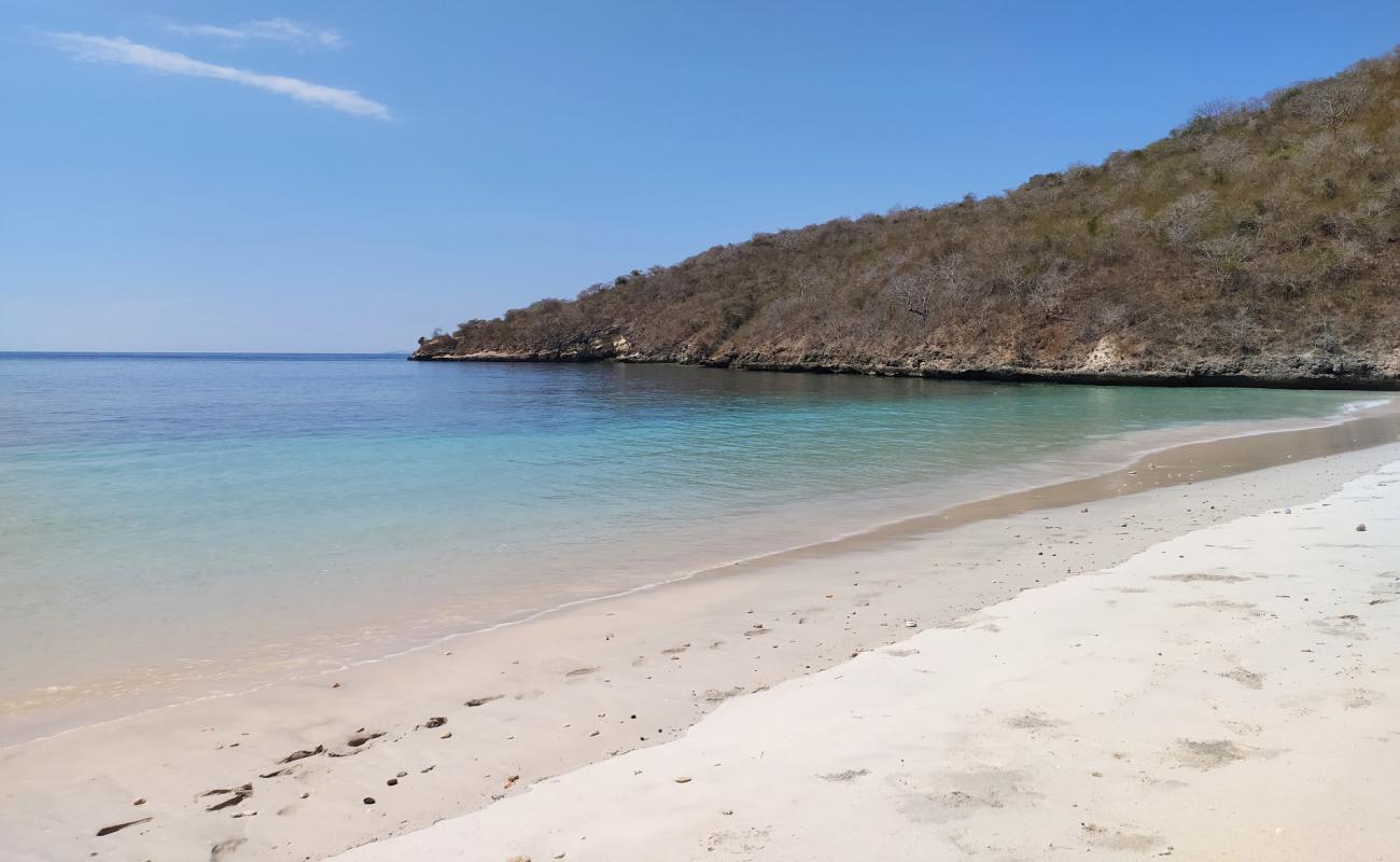 Photo de Semangkok Beach avec sable beige de surface