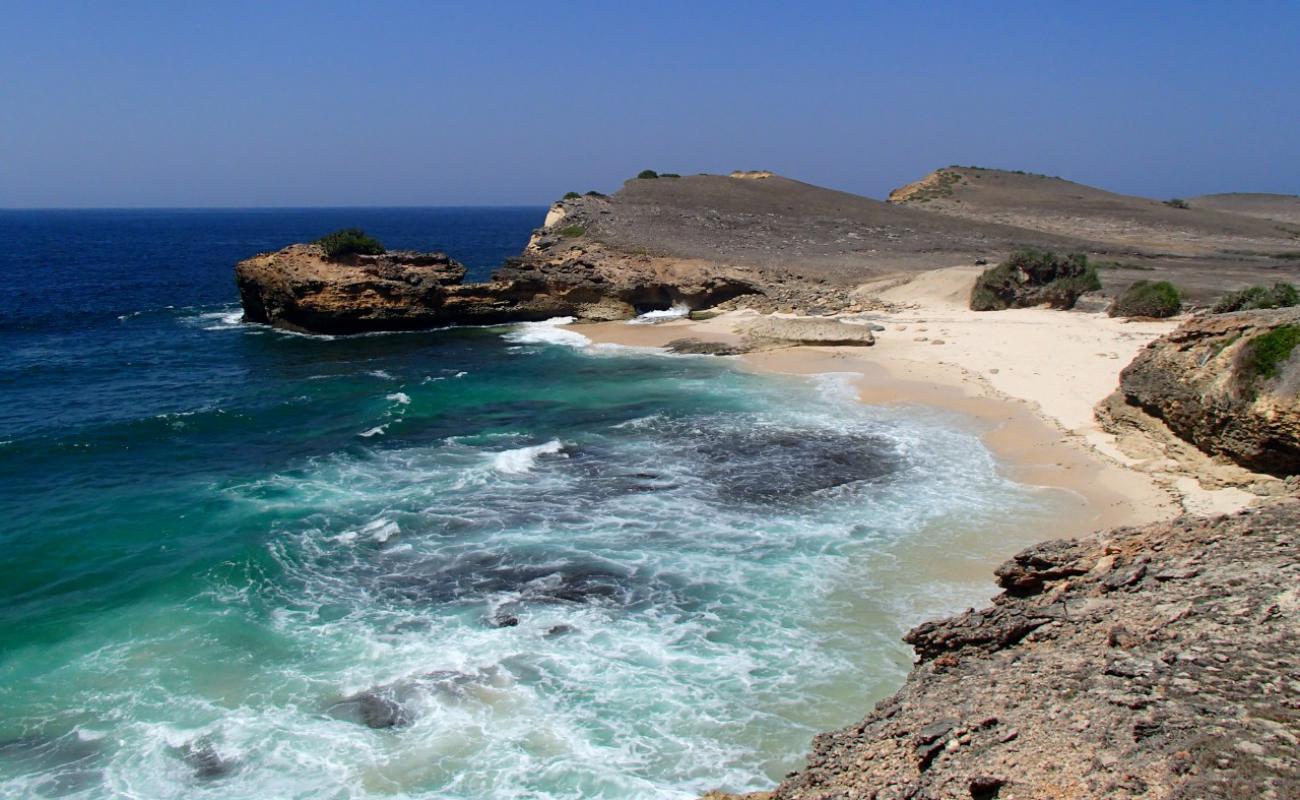 Photo de Goroh Kemalik Beach avec sable beige de surface