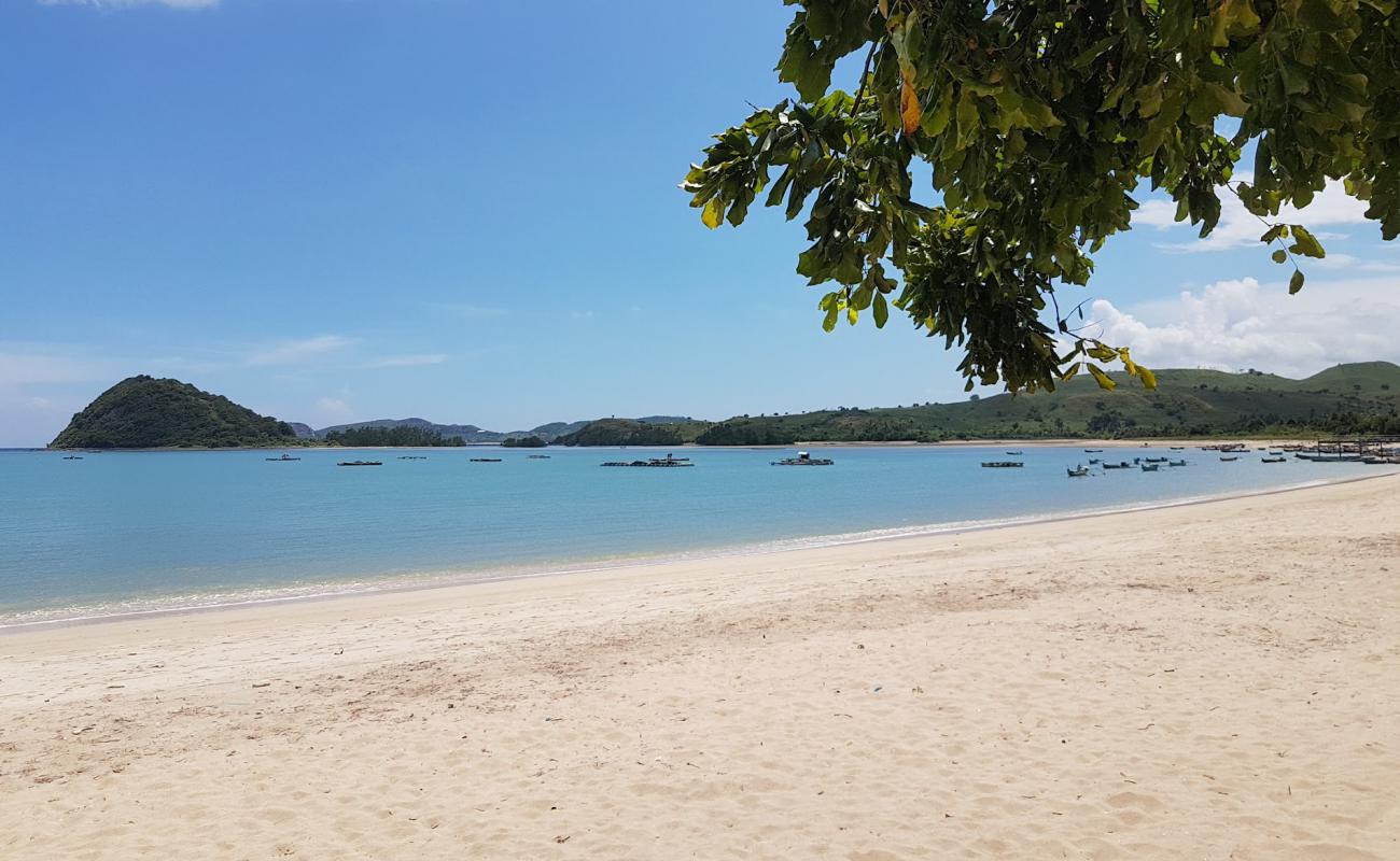 Photo de Bumbang Beach avec sable beige de surface