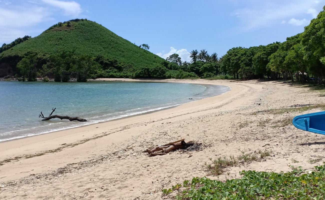 Photo de Dondon Beach avec sable beige de surface