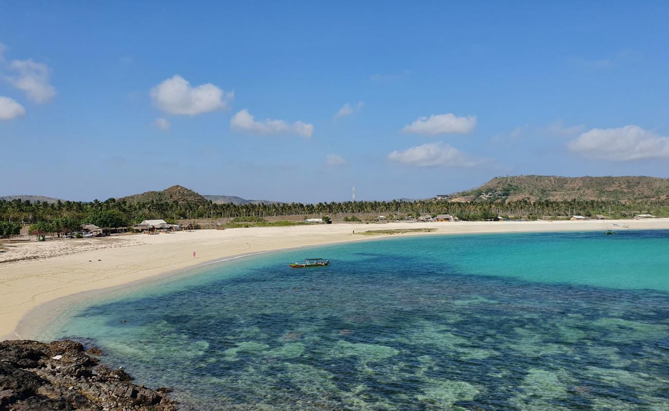 Photo de Aan Beach avec sable blanc de surface