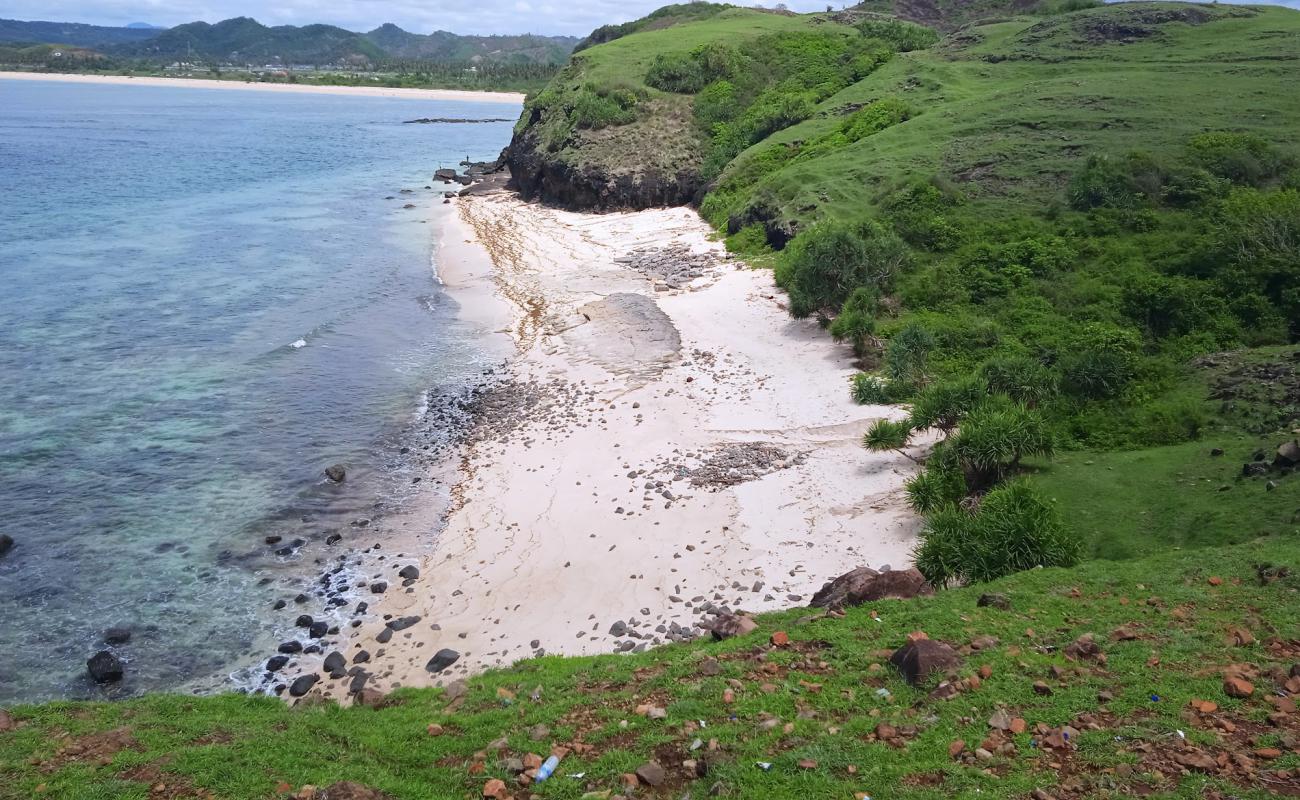 Photo de Queen Beach avec sable beige de surface
