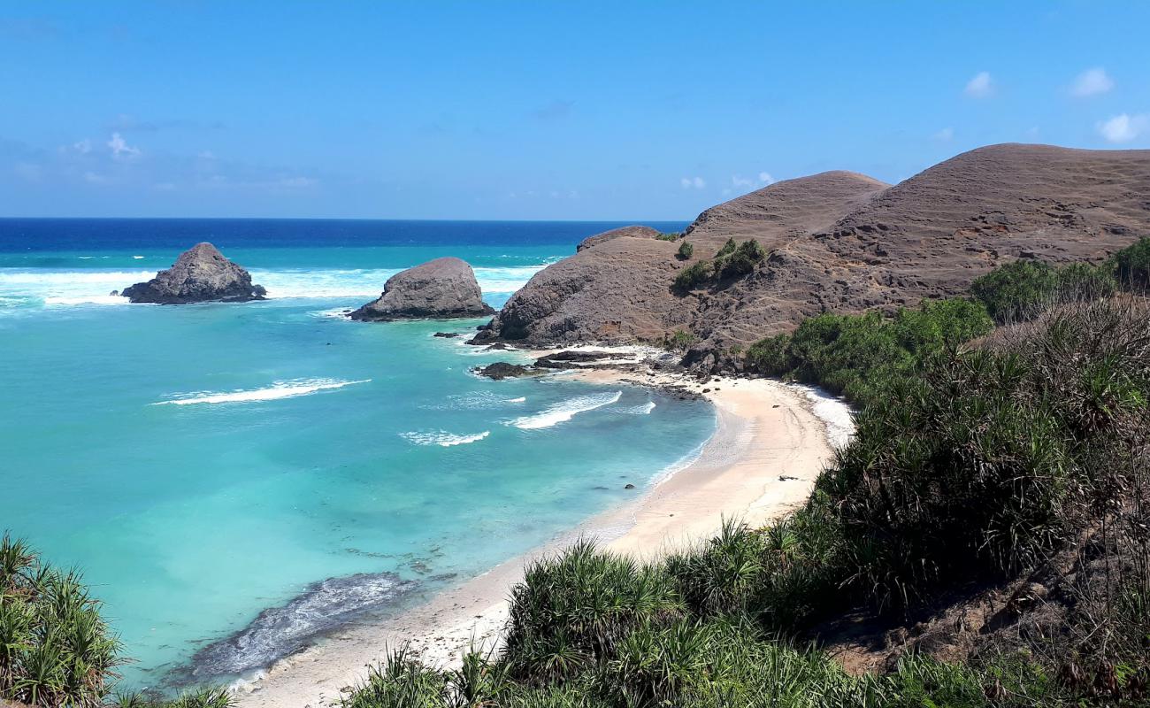 Photo de Bukit Seger Beach avec sable beige de surface