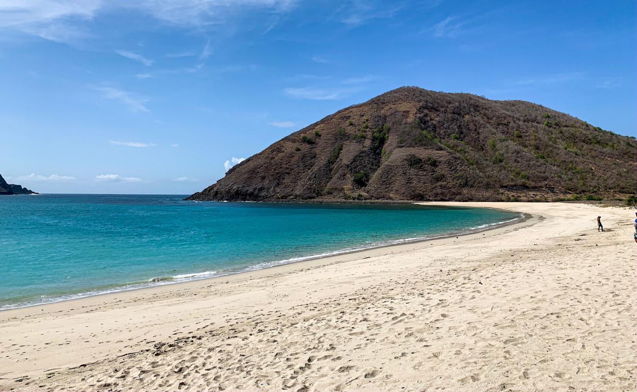 Photo de Mawun Beach avec sable beige de surface