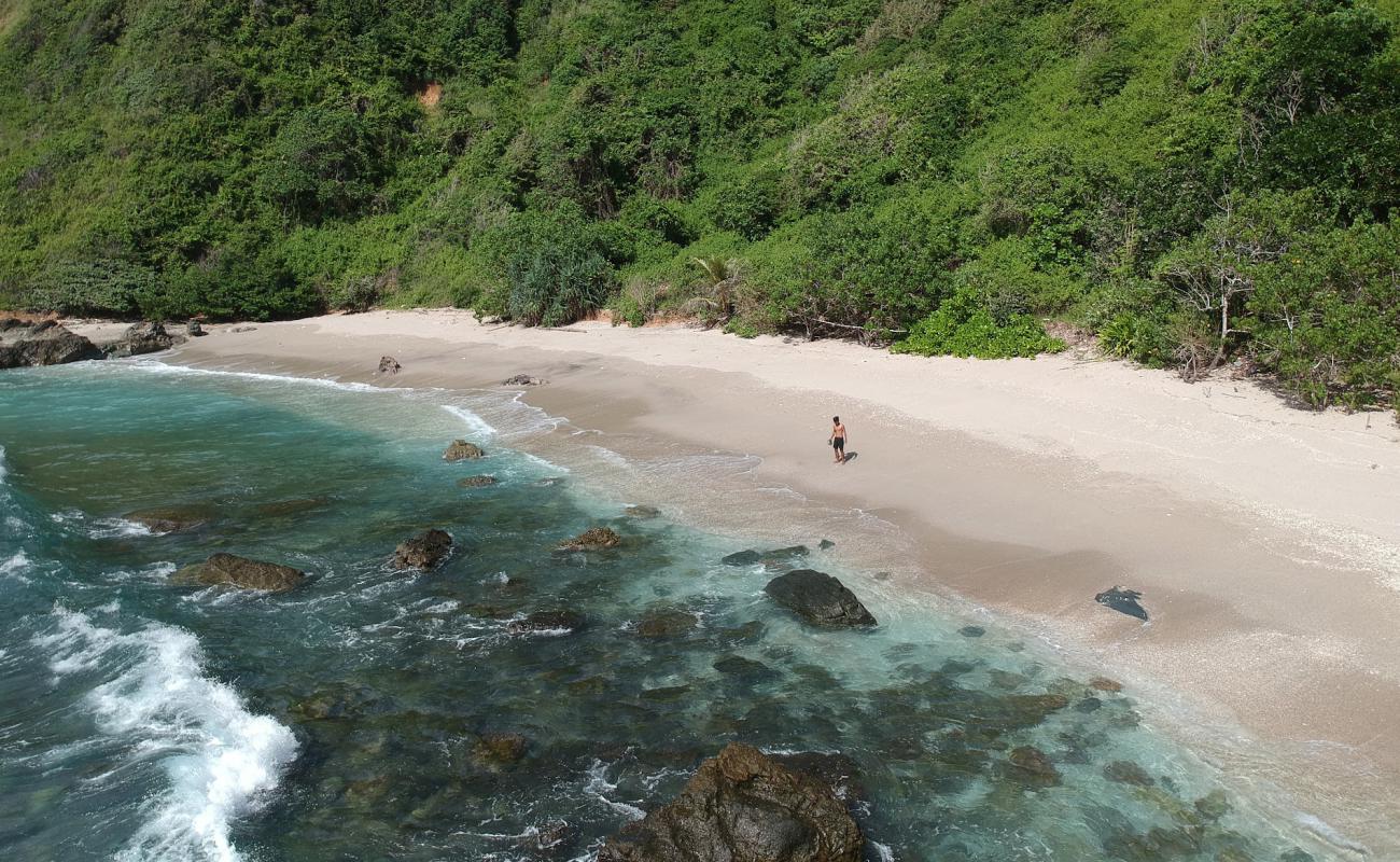 Photo de Munah Beach avec sable beige de surface