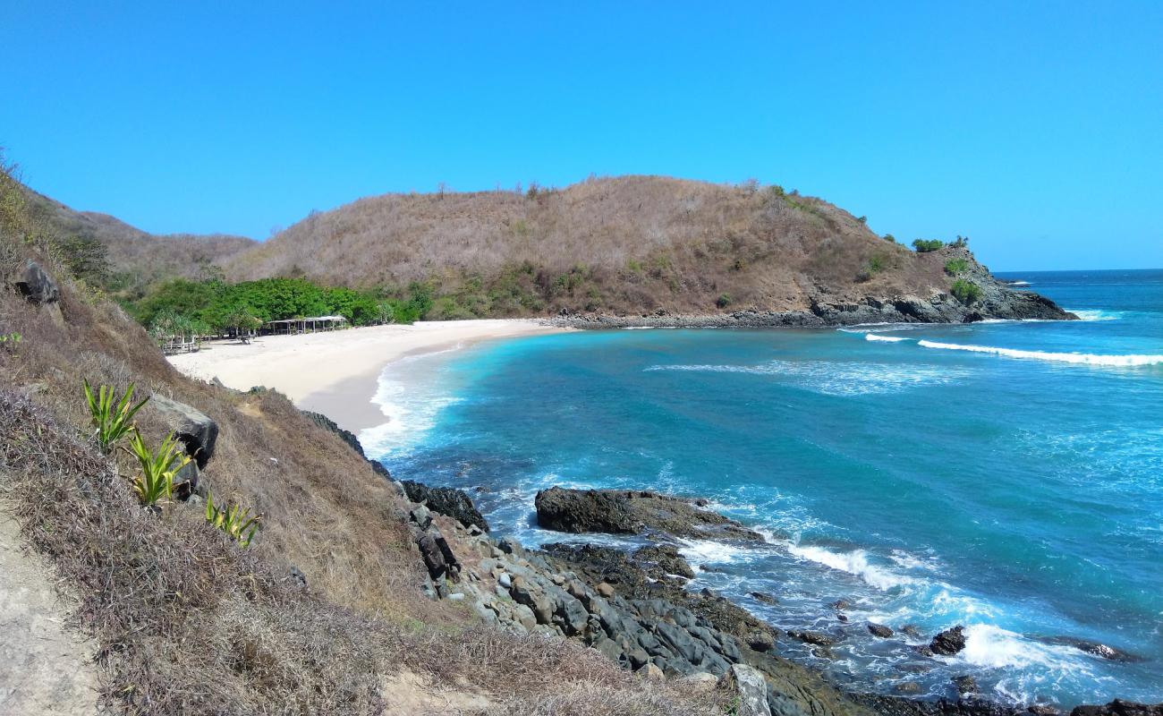 Photo de Mawi Small Beach avec sable lumineux de surface