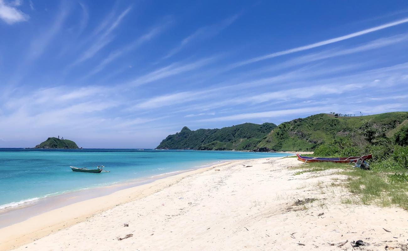 Photo de Pengantap Beach avec sable beige de surface