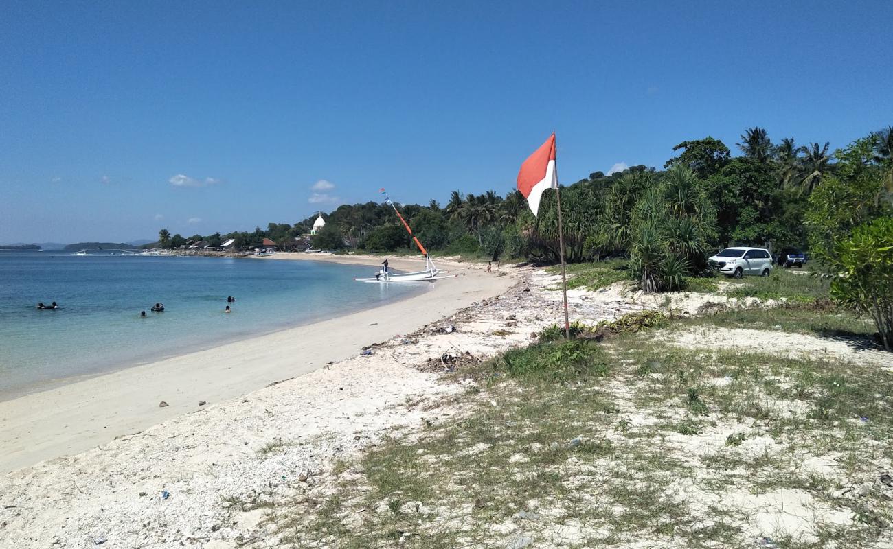 Photo de Ela Ela Beach avec sable beige de surface
