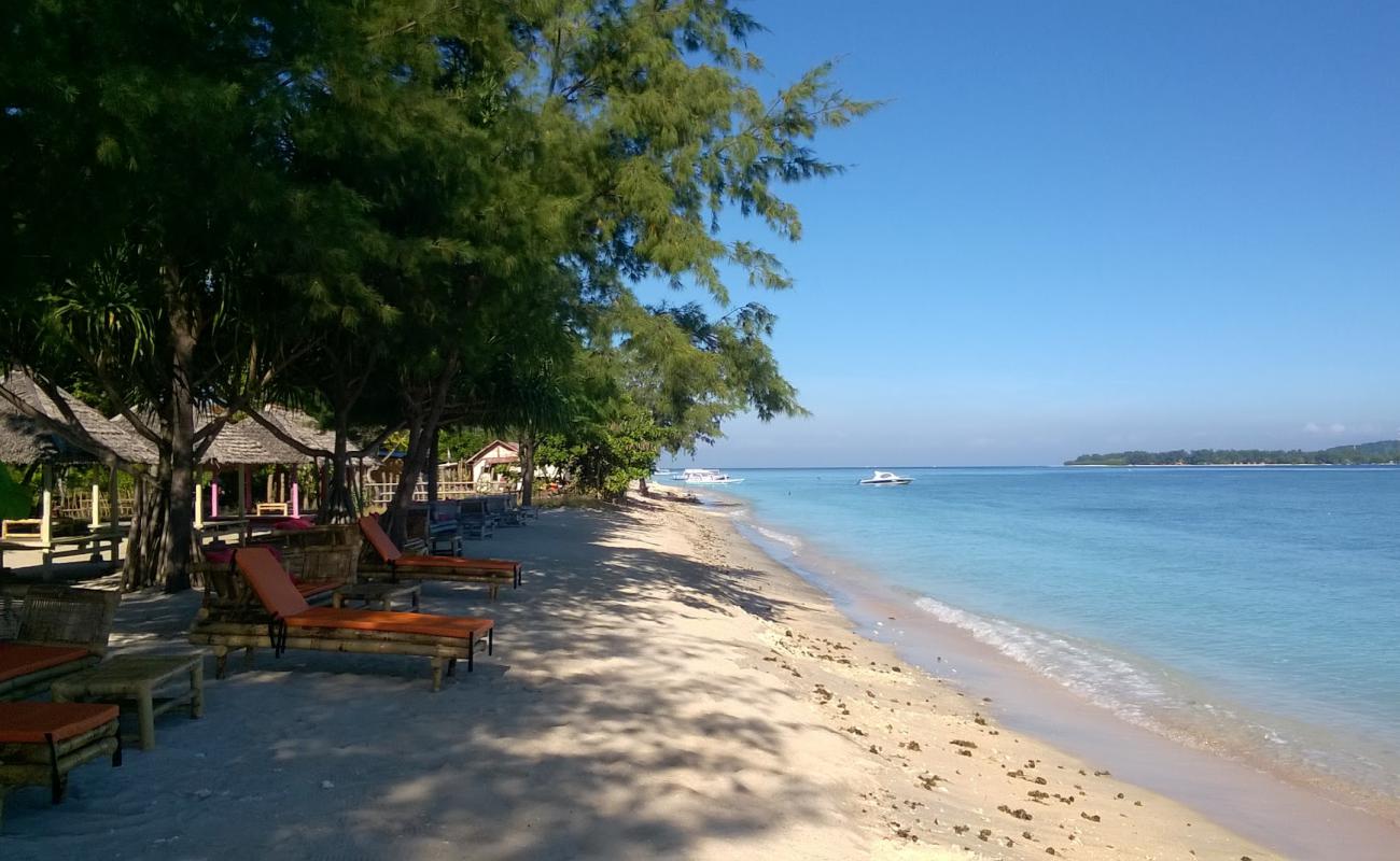 Photo de Gili Air Camilla Beach avec sable lumineux de surface