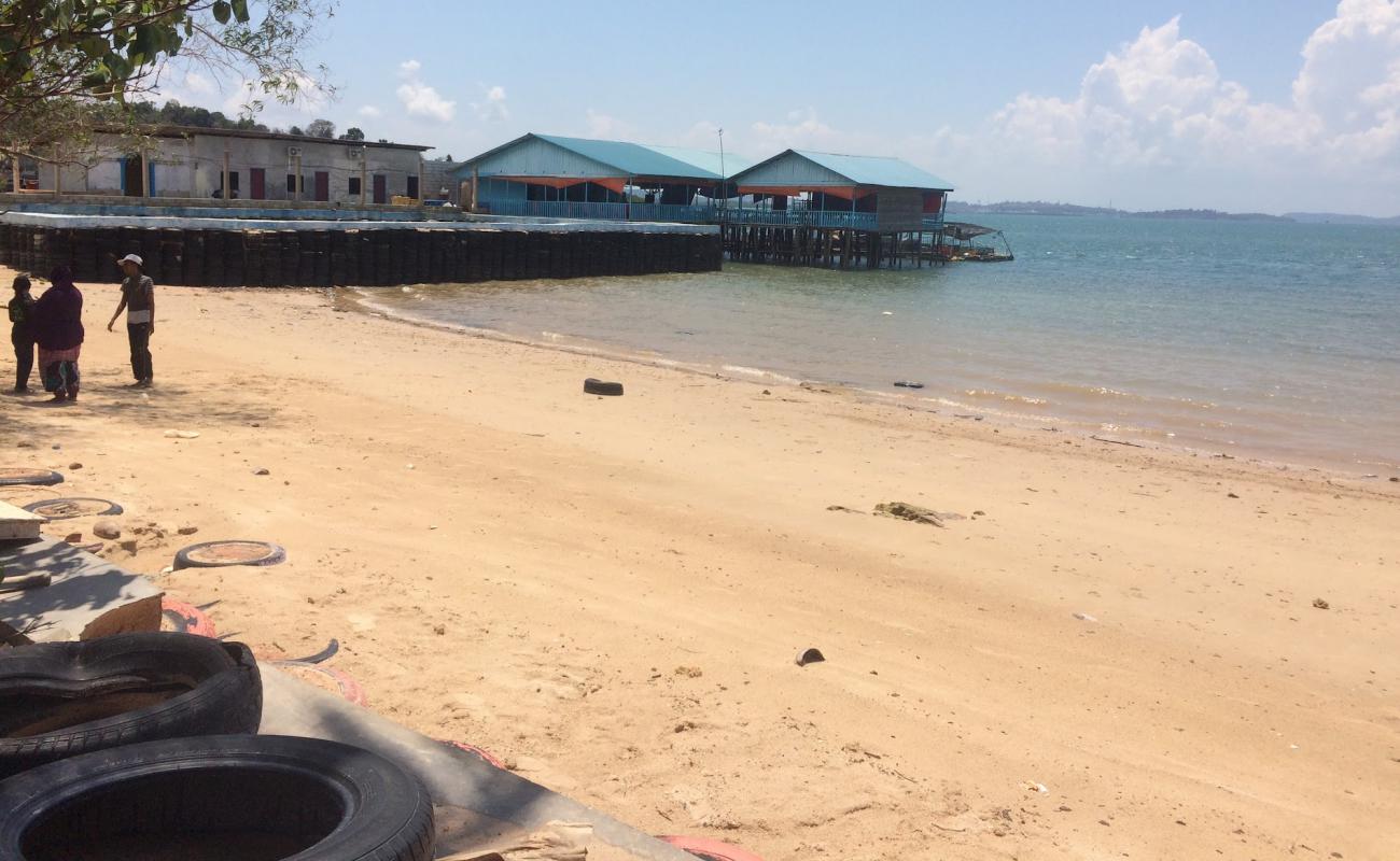 Photo de Tanjung Piayu Beach avec sable beige de surface
