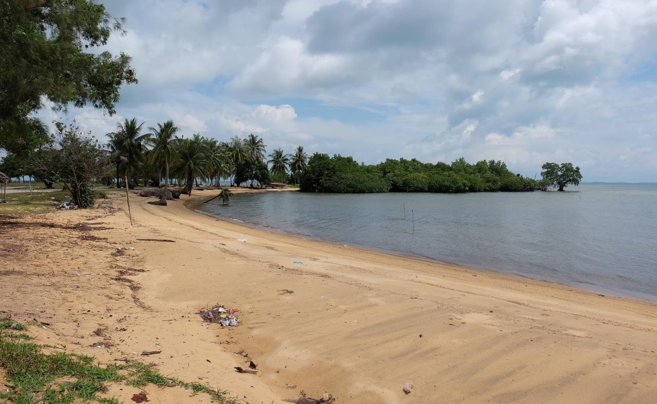 Photo de Sembulang Beach avec sable lumineux de surface