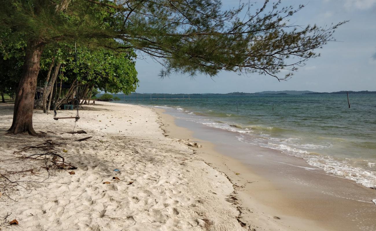 Photo de Tegar Putri Beach avec sable lumineux de surface