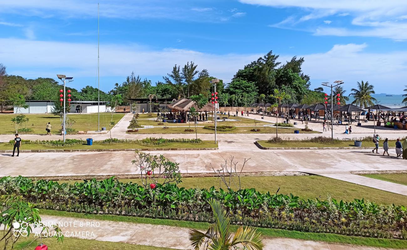 Photo de Barelang Melur Beach avec sable lumineux de surface