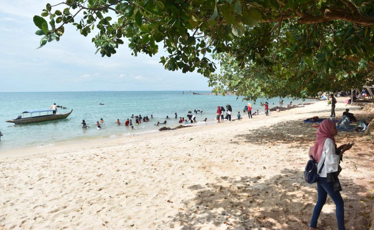 Photo de Mirota Beach avec sable lumineux de surface