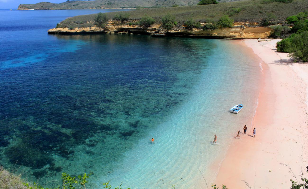 Photo de Serai beach avec sable blanc de surface