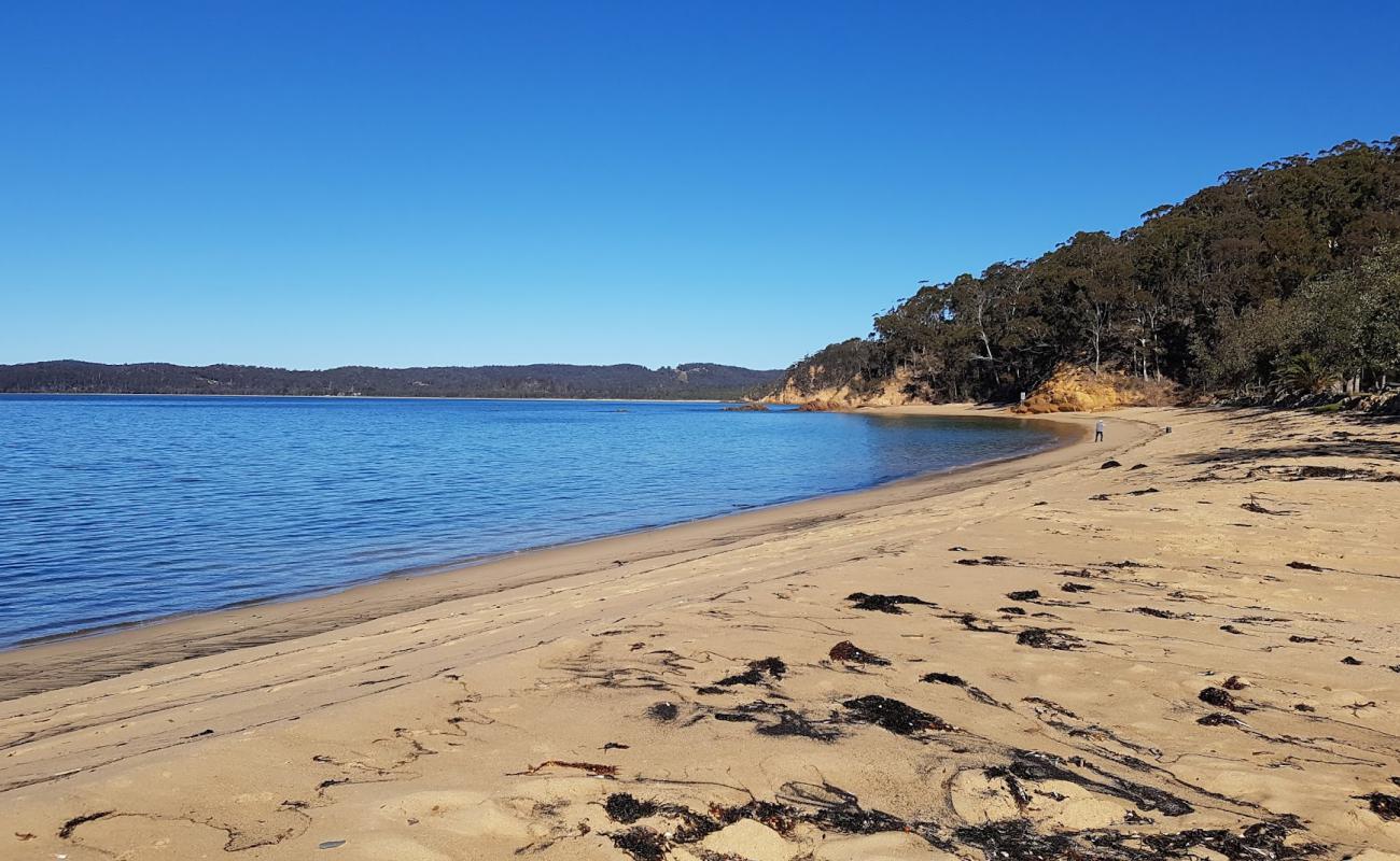 Photo de Legges Beach avec sable beige de surface