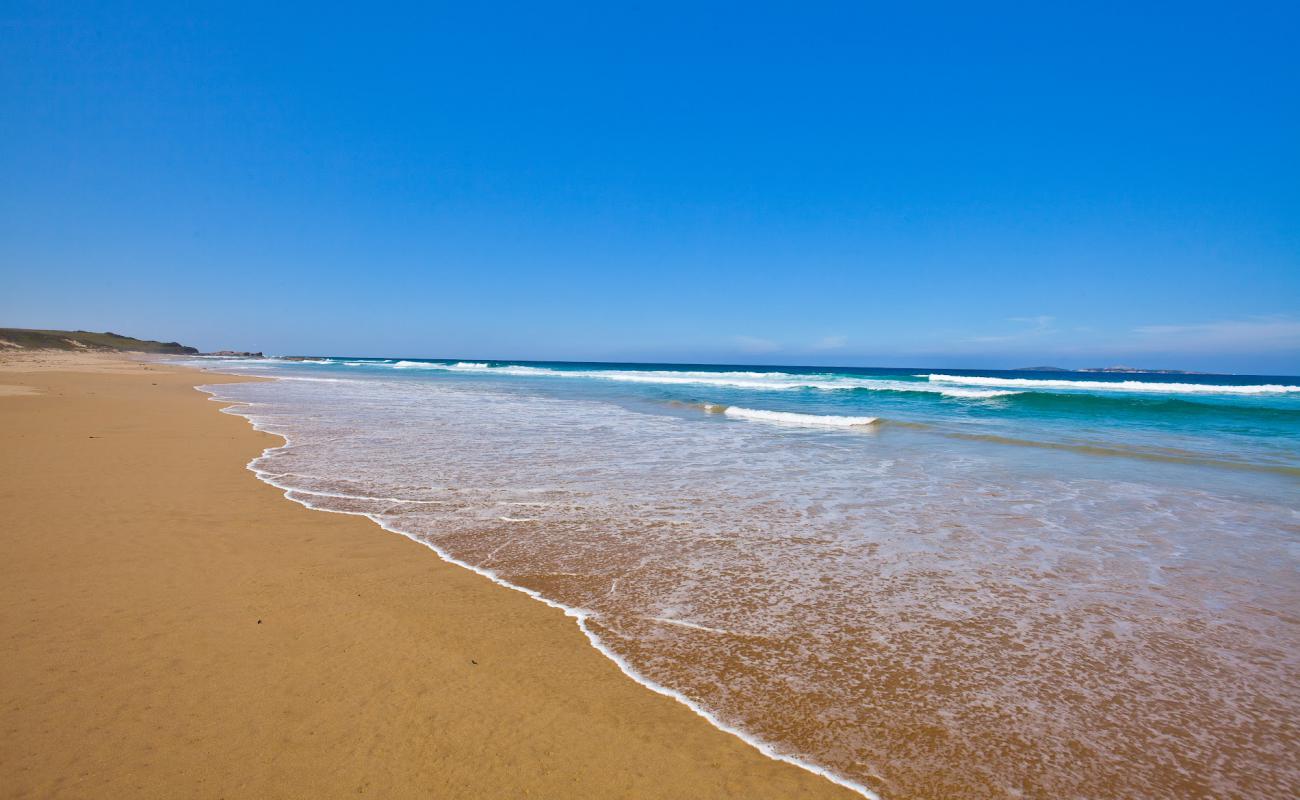 Photo de Handkerchief Beach avec sable lumineux de surface