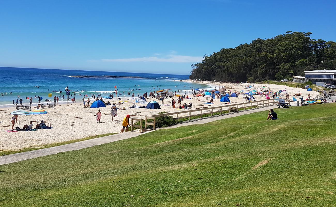 Photo de Mollymook Beach avec sable lumineux de surface