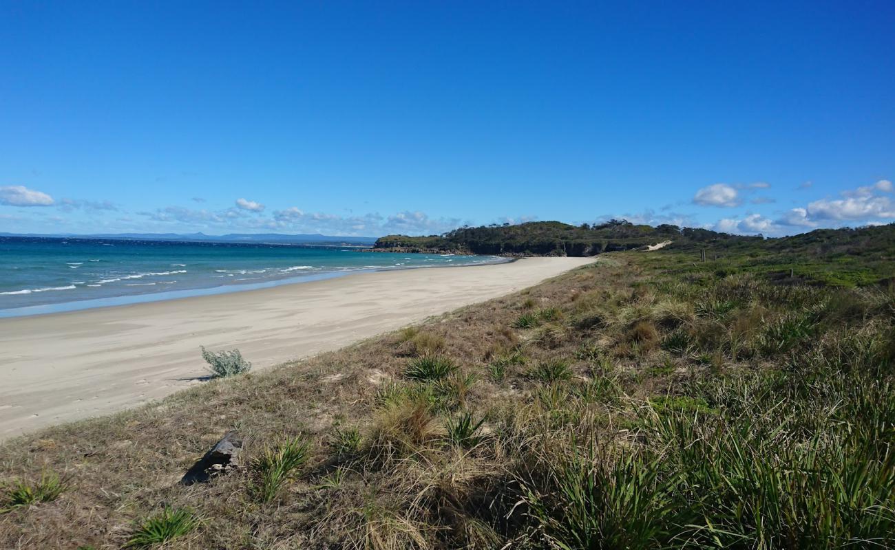 Photo de Cave Beach avec sable fin et lumineux de surface