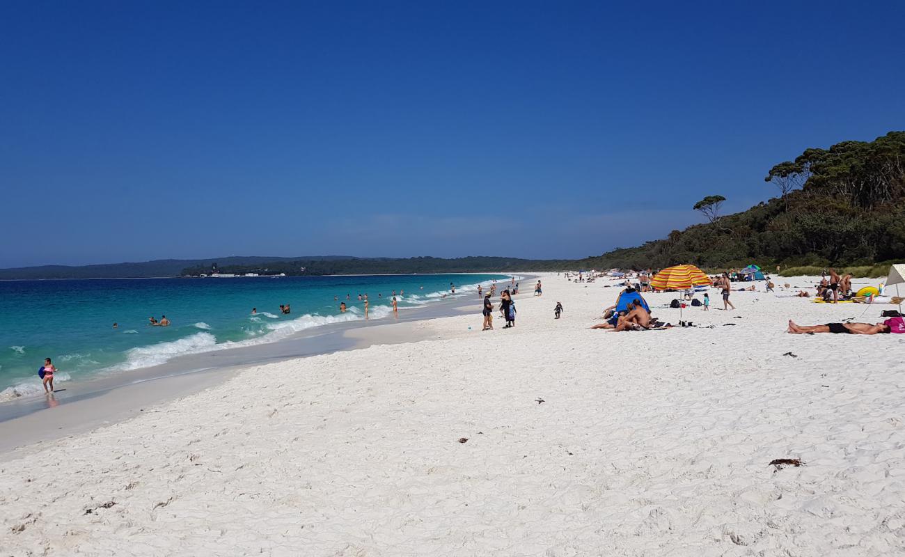 Photo de Hyams Beach avec sable fin blanc de surface