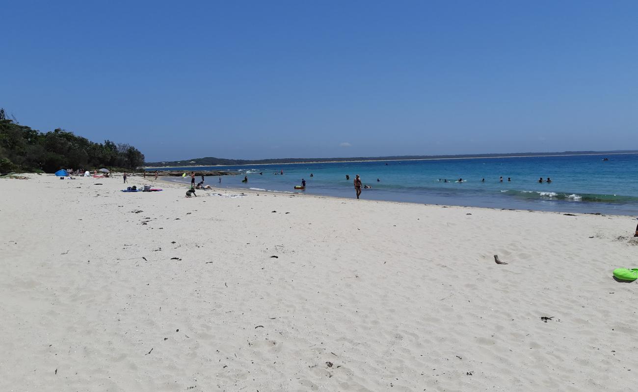 Photo de Abrahams Bosom Beach avec sable lumineux de surface