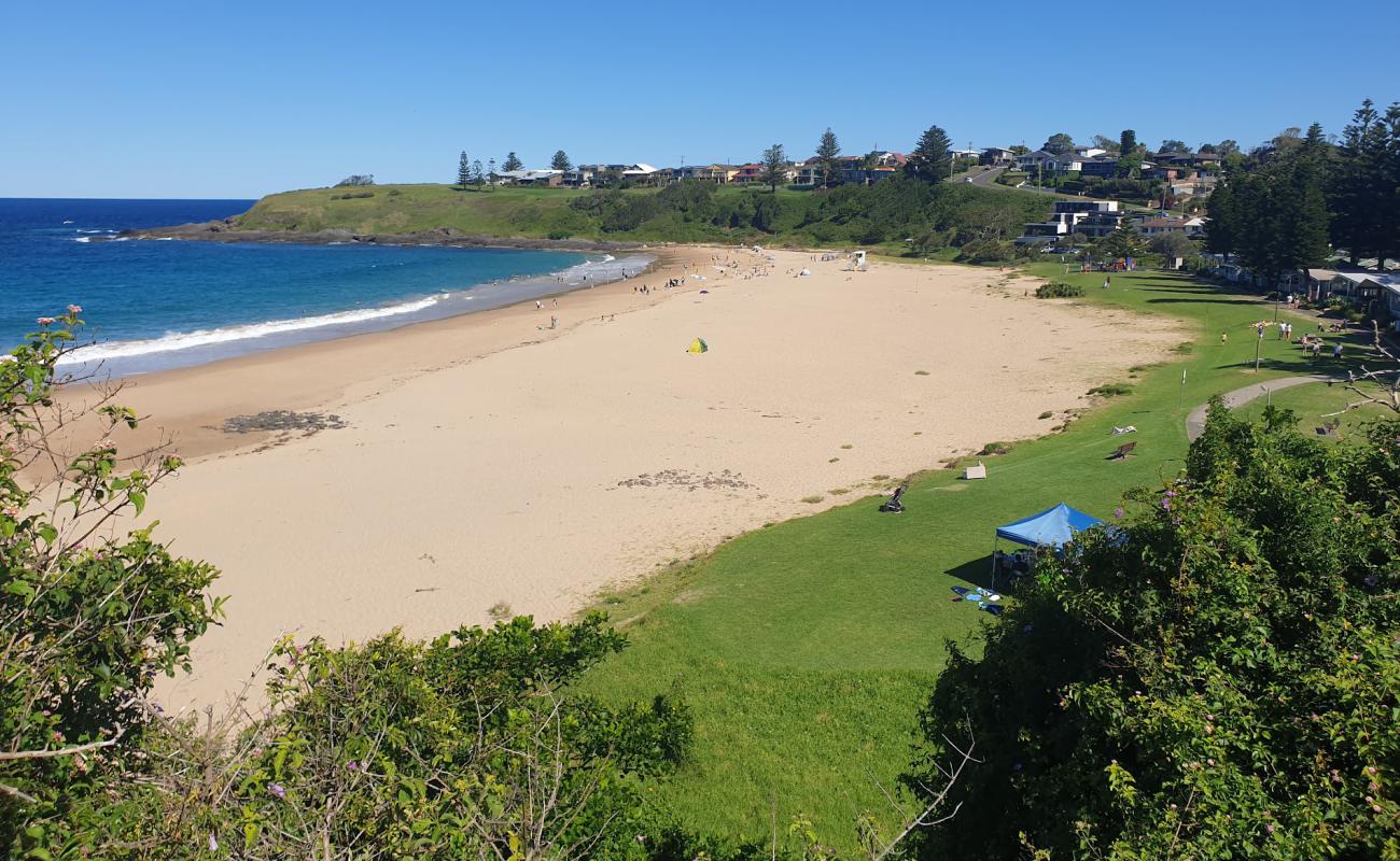 Photo de Kendalls Beach avec sable beige fin de surface