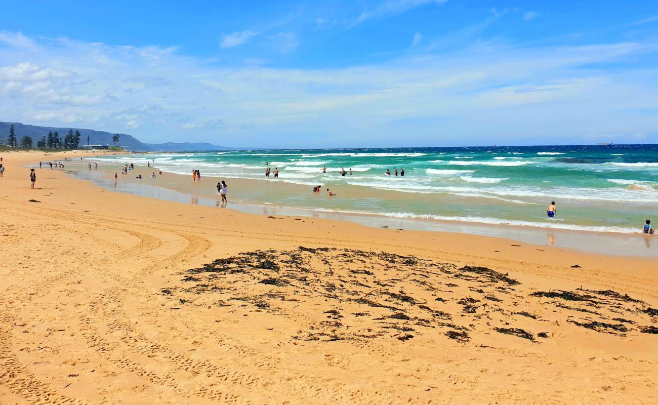 Photo de Bulli Beach avec sable lumineux de surface