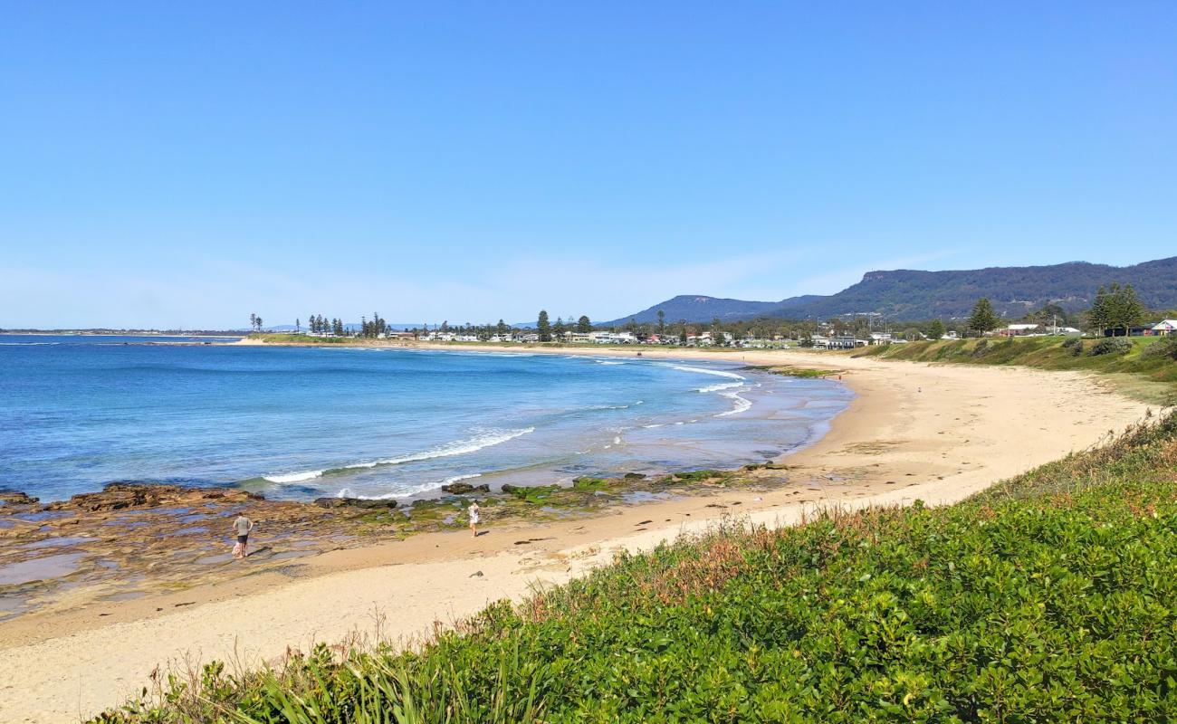 Photo de Sandon Point Beach avec sable beige de surface