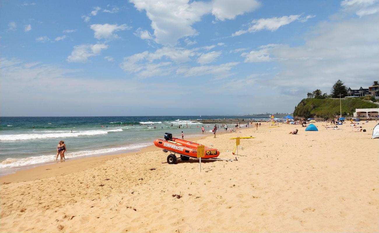 Photo de Austinmer Beach avec sable beige de surface