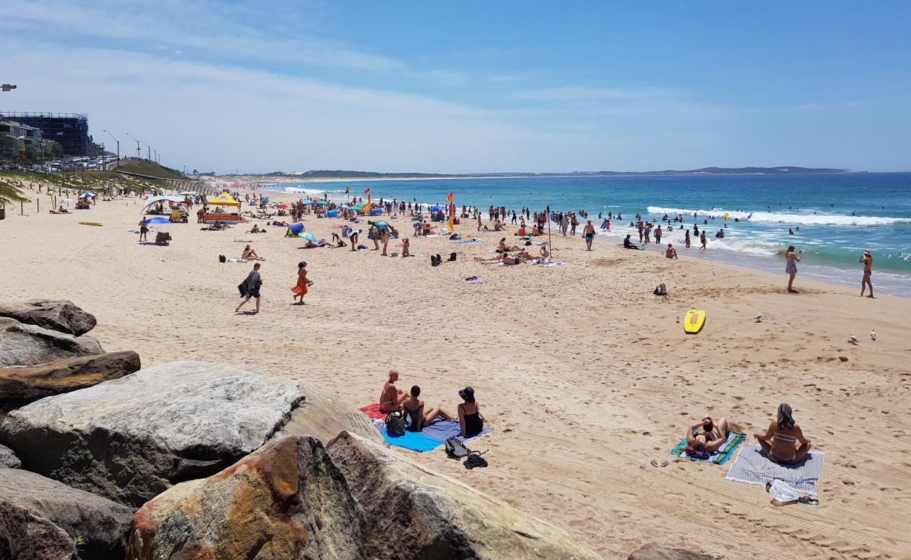 Photo de North Cronulla Beach avec sable fin et lumineux de surface