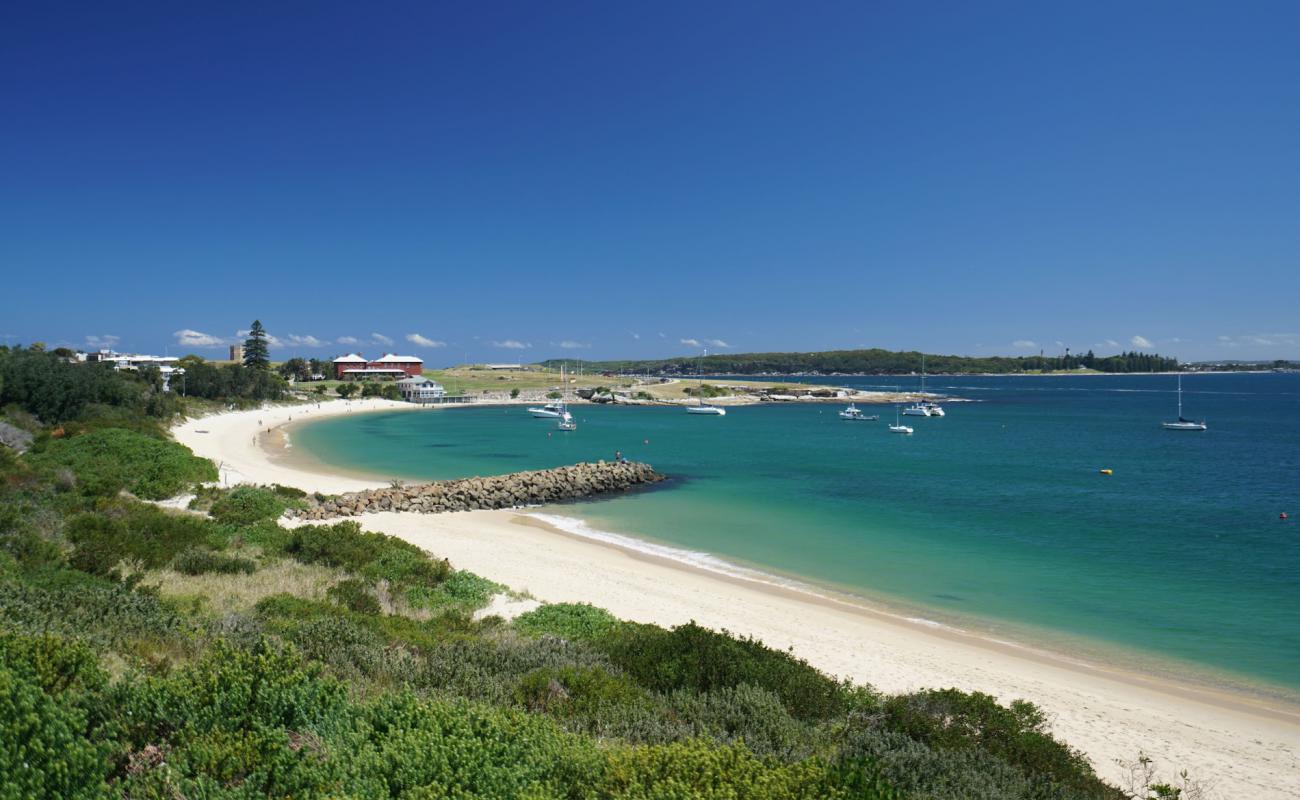 Photo de Frenchmans Bay Beach avec sable lumineux de surface