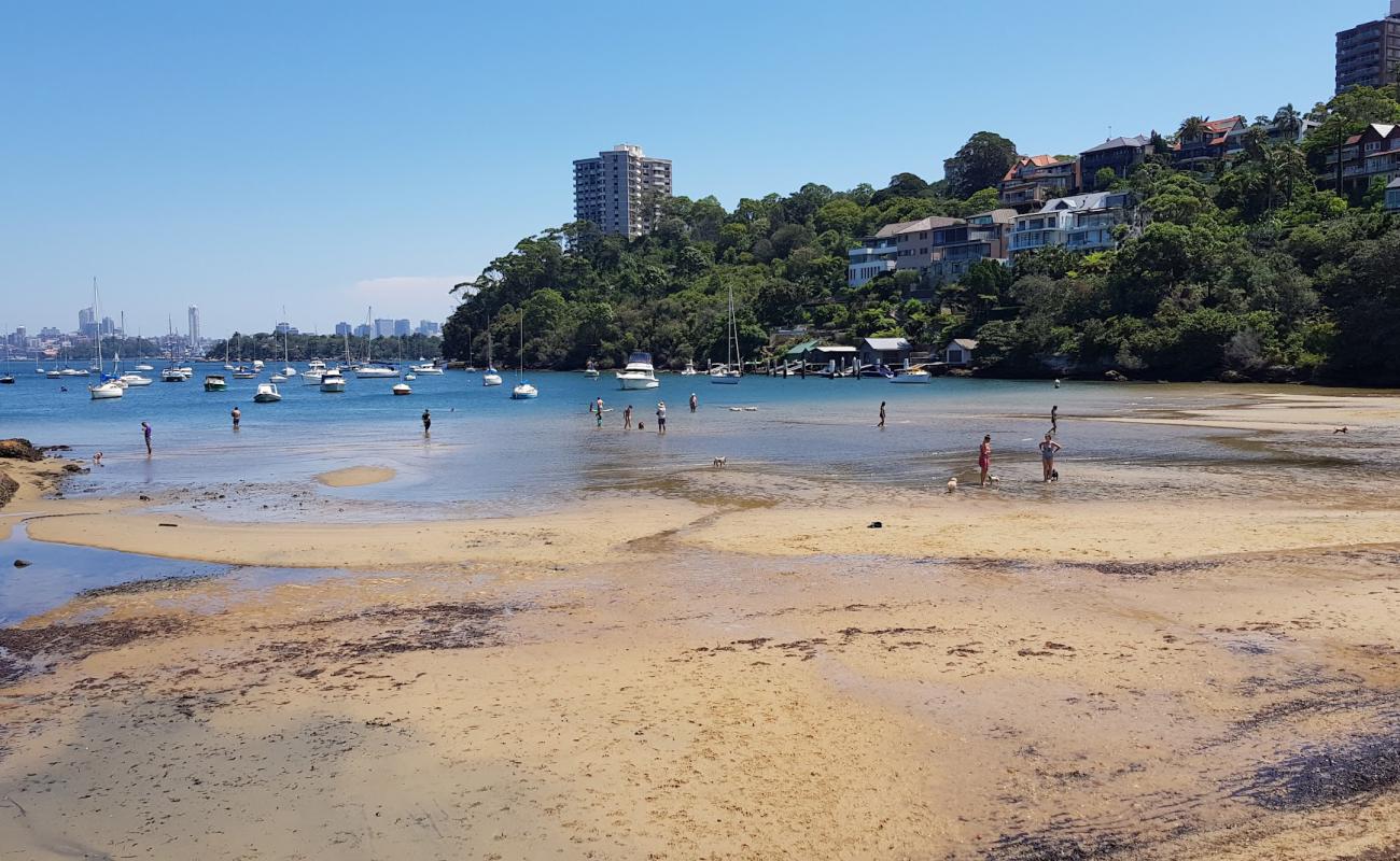 Photo de Sirius Cove Beach avec sable lumineux de surface