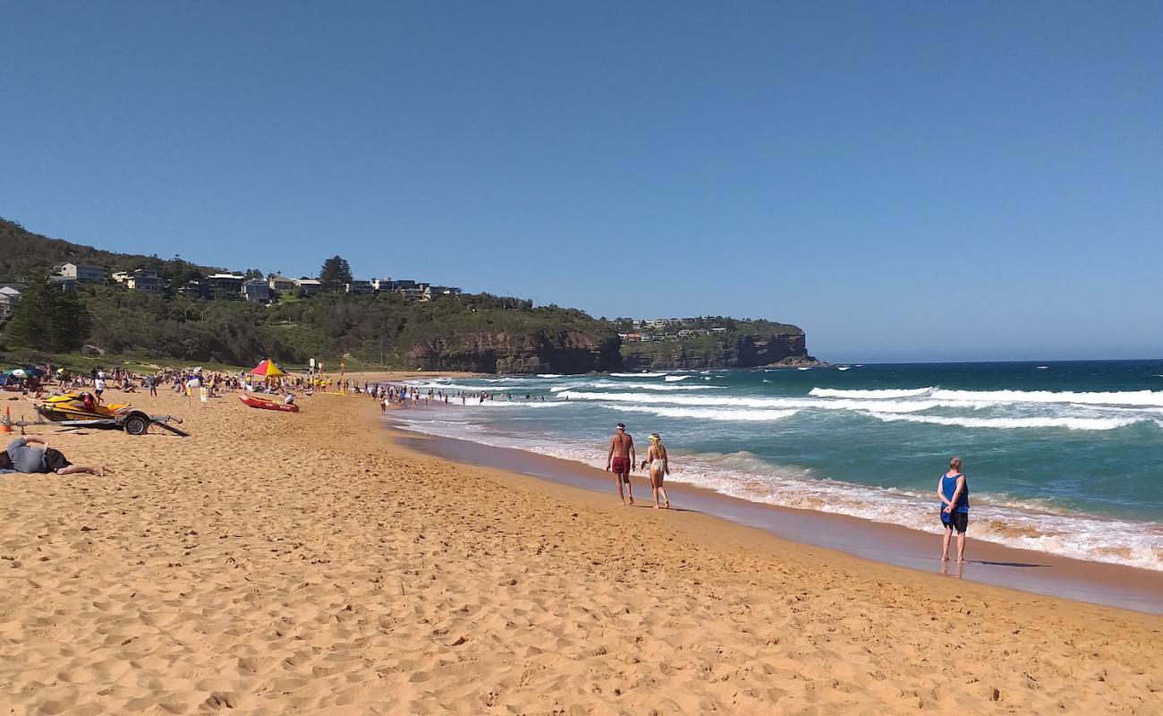 Photo de Newport Beach avec sable lumineux de surface