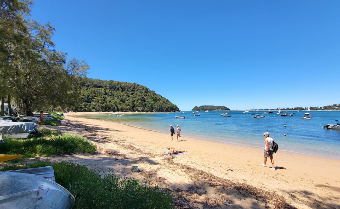 Photo de Great Mackerel Beach avec sable beige de surface