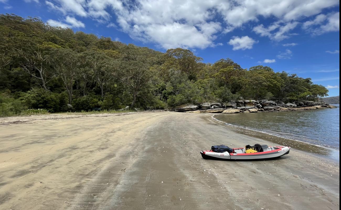 Photo de Little Wobby Beach avec sable beige de surface