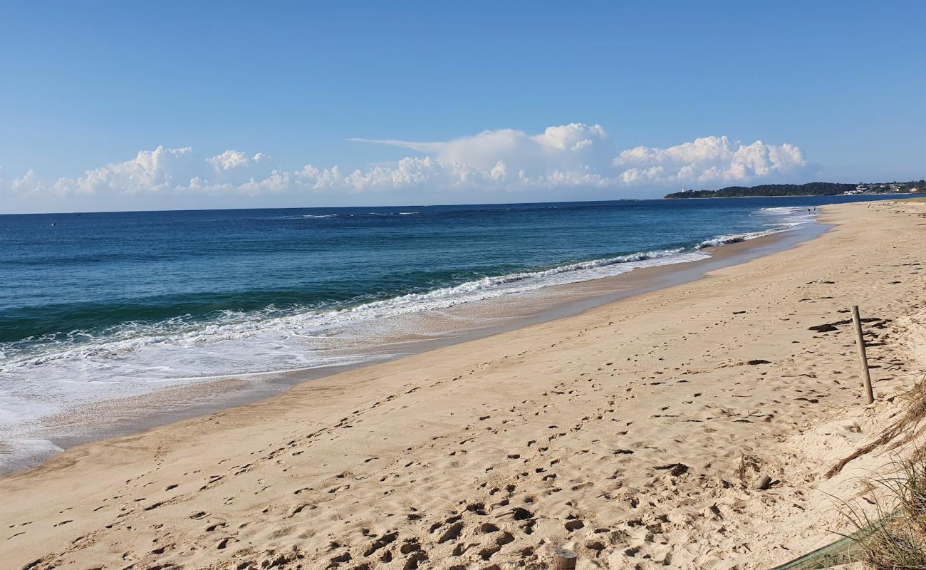 Photo de Lakes Beach avec sable fin et lumineux de surface