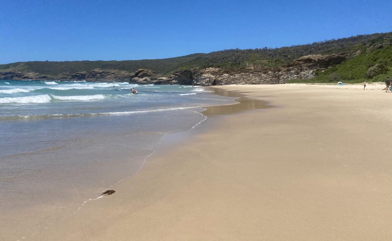 Photo de Ghosties Beach avec sable fin et lumineux de surface