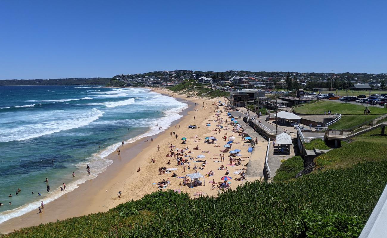 Photo de Merewether Beach avec sable lumineux de surface