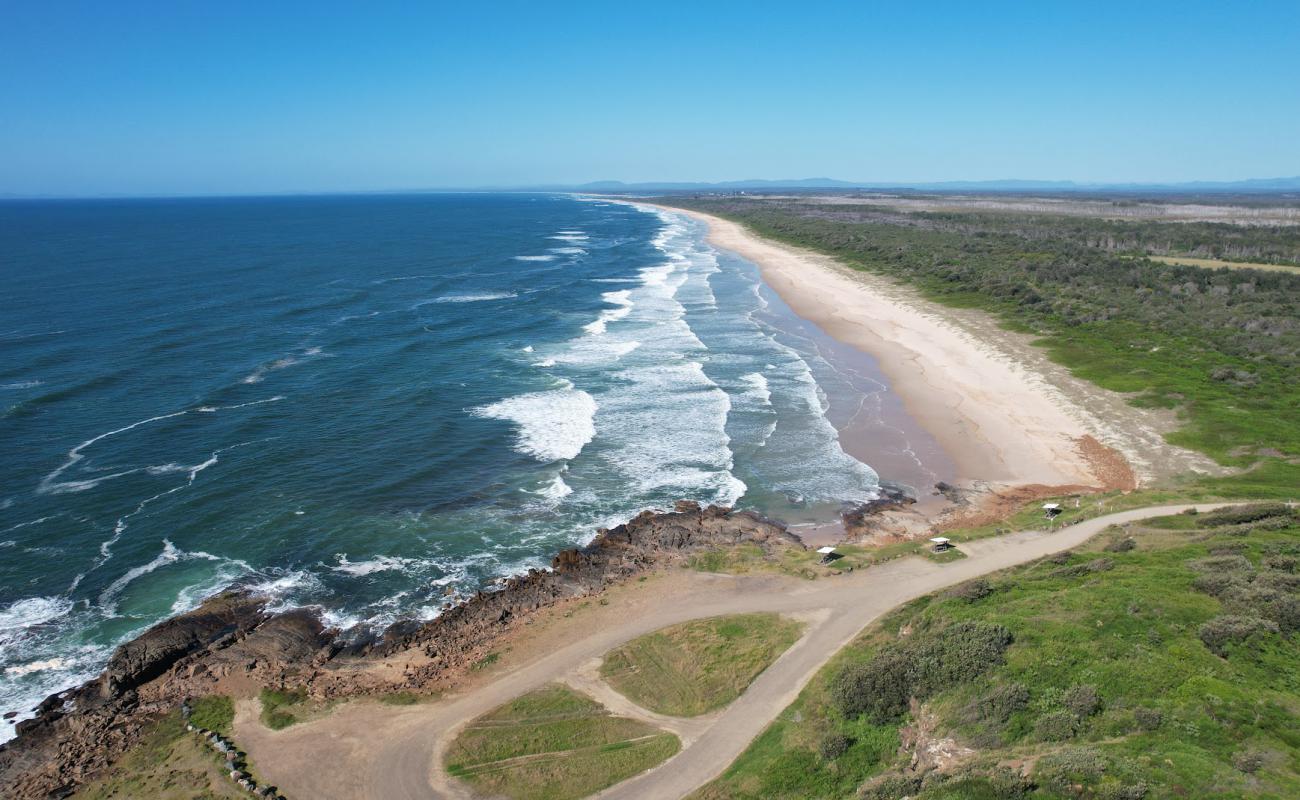 Photo de Harrington Beach avec sable beige fin de surface