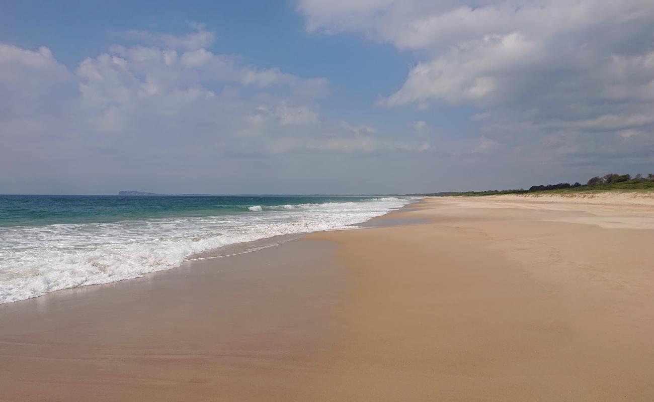 Photo de Kylies Beach avec sable fin et lumineux de surface