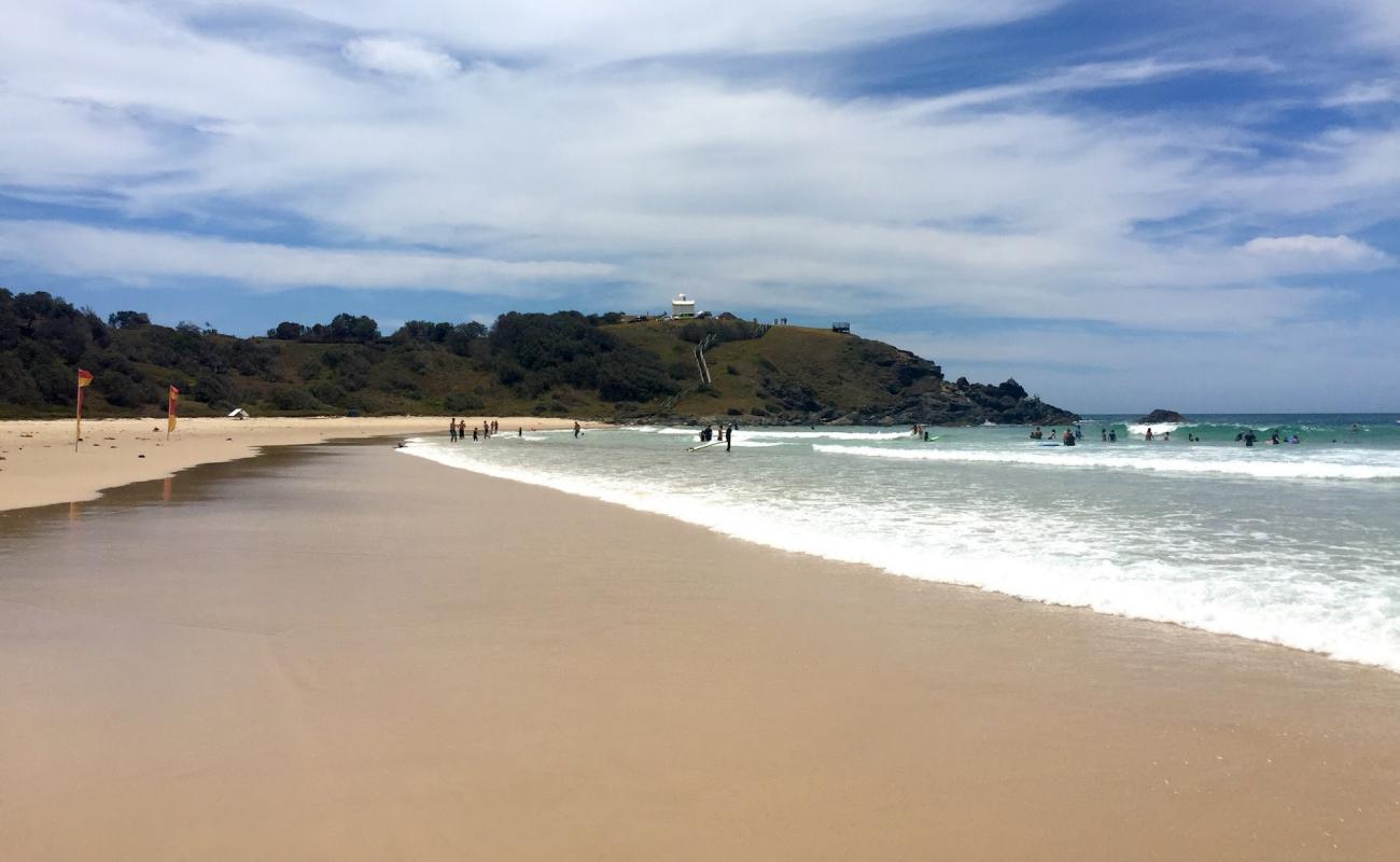 Photo de Port Macquire Lighthouse Beach avec sable fin et lumineux de surface