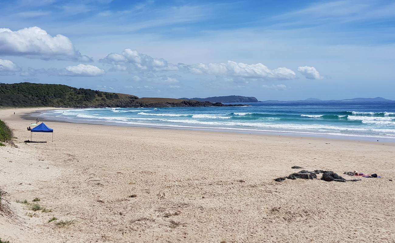 Photo de Big Hill Beach avec sable fin et lumineux de surface