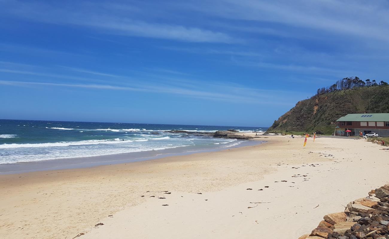 Photo de Main Beach avec sable fin et lumineux de surface