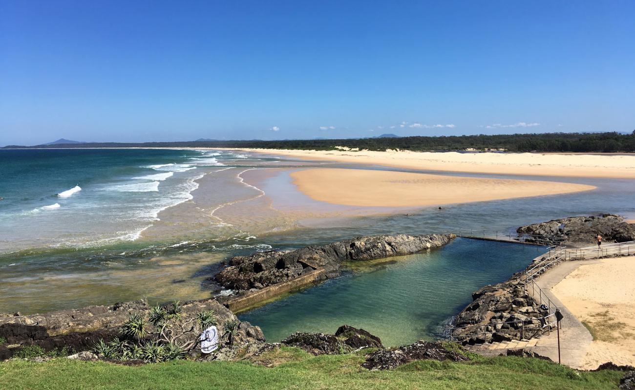 Photo de Bonville Beach avec sable beige fin de surface