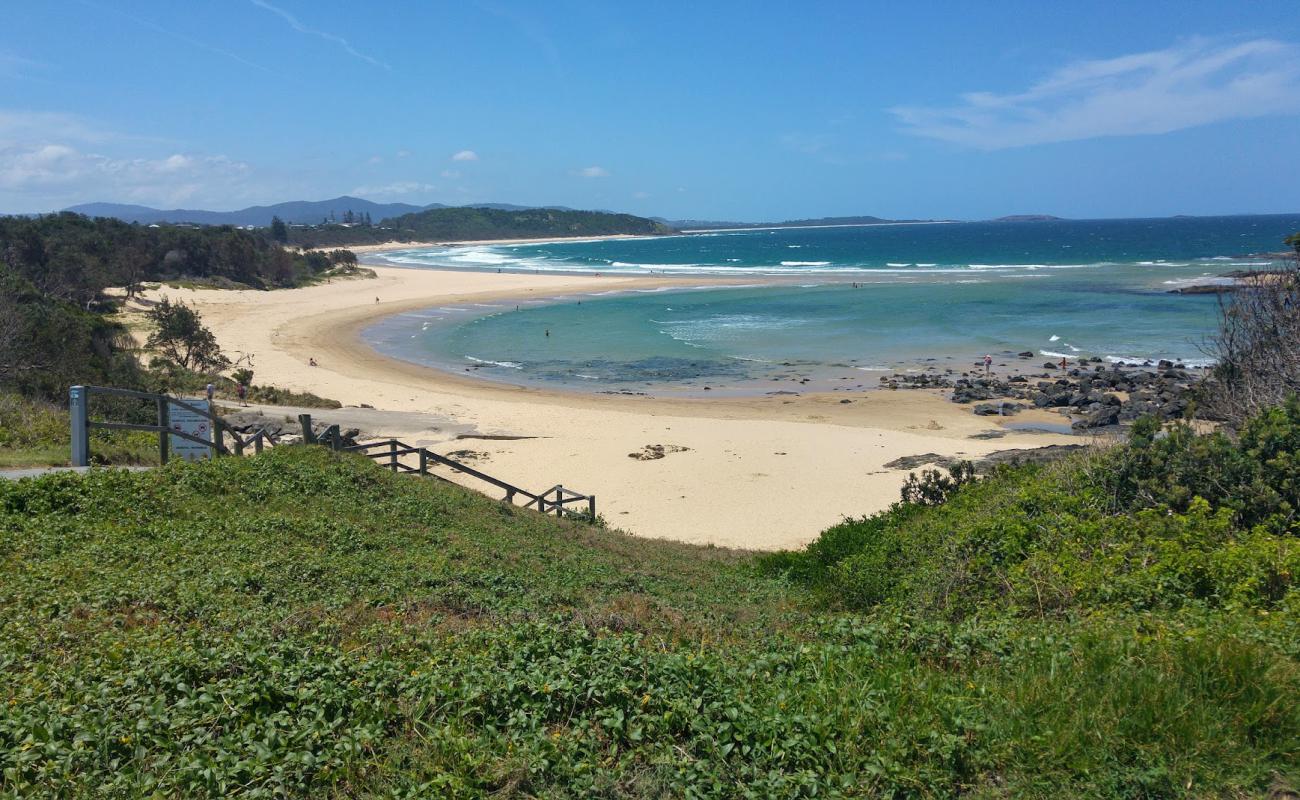 Photo de Sawtell Beach avec sable beige fin de surface