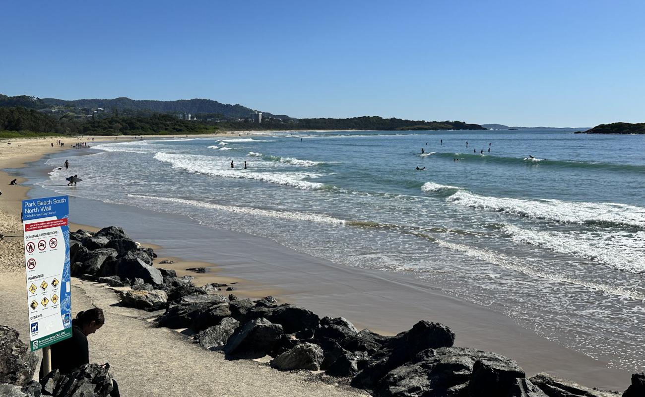 Photo de North Wall Beach avec sable beige fin de surface